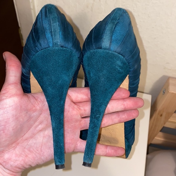 Vintage Betsey Johnson Winona heel - Picture 6 of 7